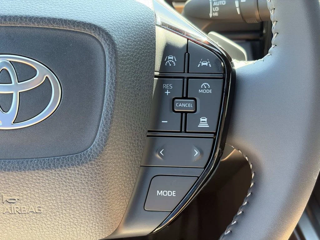 New 2026 Wind Chill Pearl Toyota XLE image 32