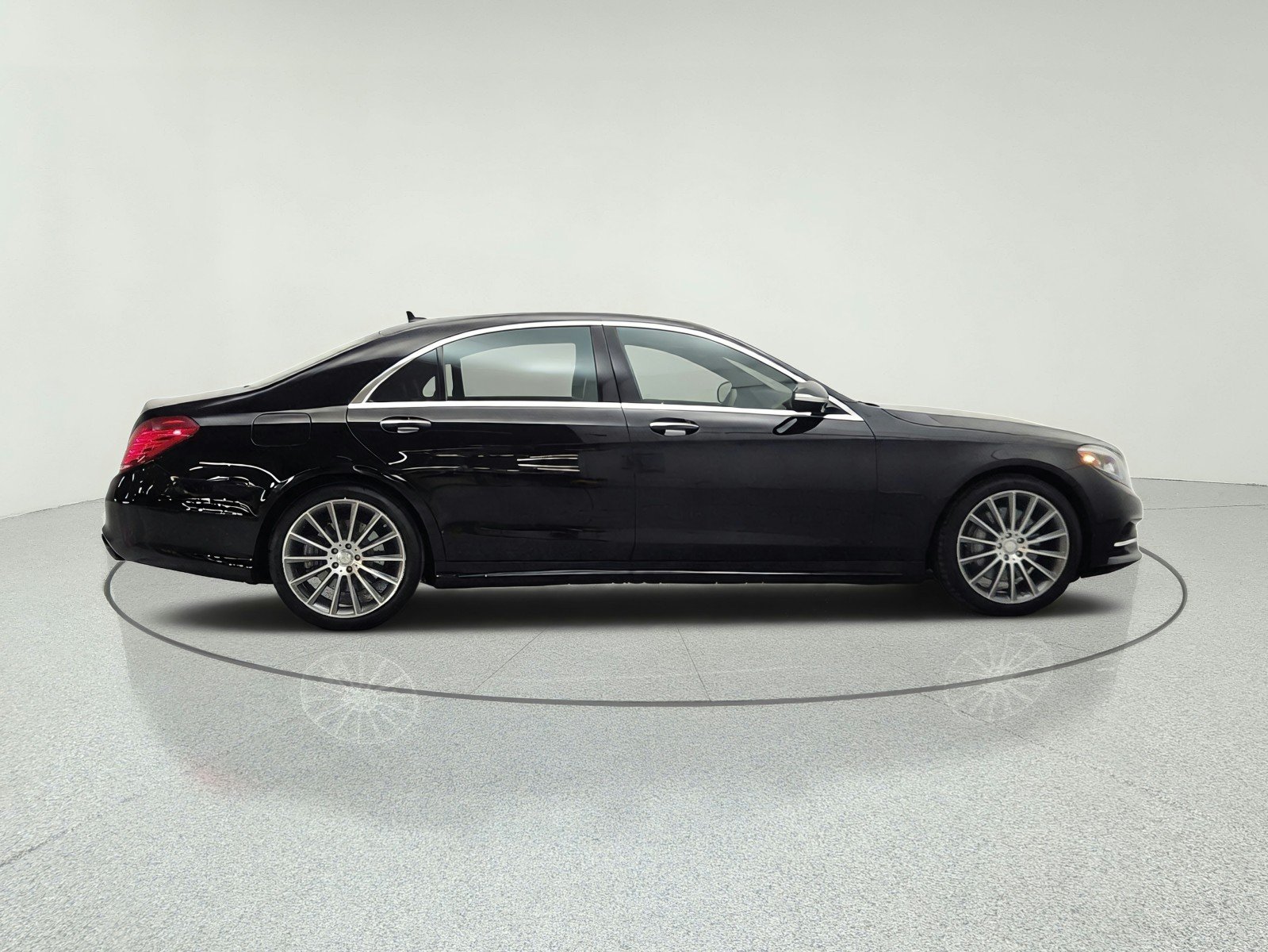 Used 2015 Black Mercedes-Benz 4dr Sdn S 550 RWD image 4