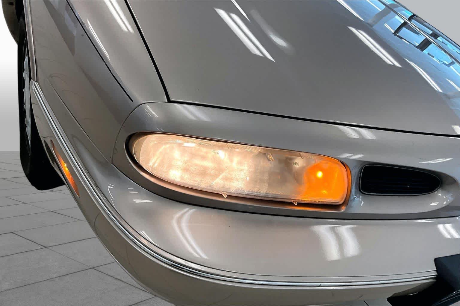 Used 1999 Champagne Oldsmobile  image 25