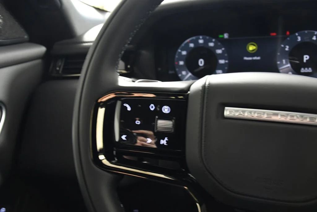 New 2026 Santorini Blk Land Rover Dynamic SE image 29