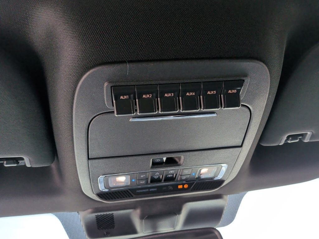 New 2026 Star White Metallic Tri-Coat Ford F-250® Platinum® image 23