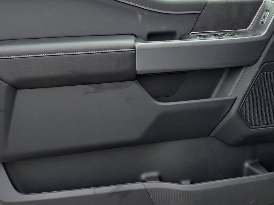 New 2026 Oxford White Ford XLT image 10