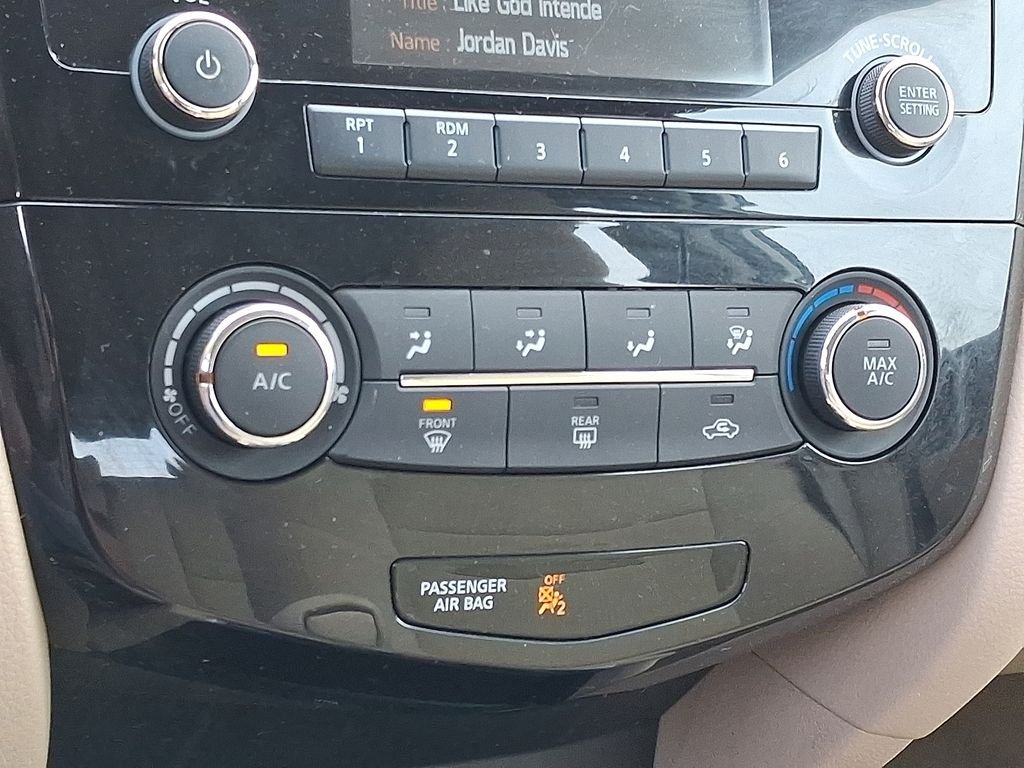 Used 2015 White Nissan S image 17