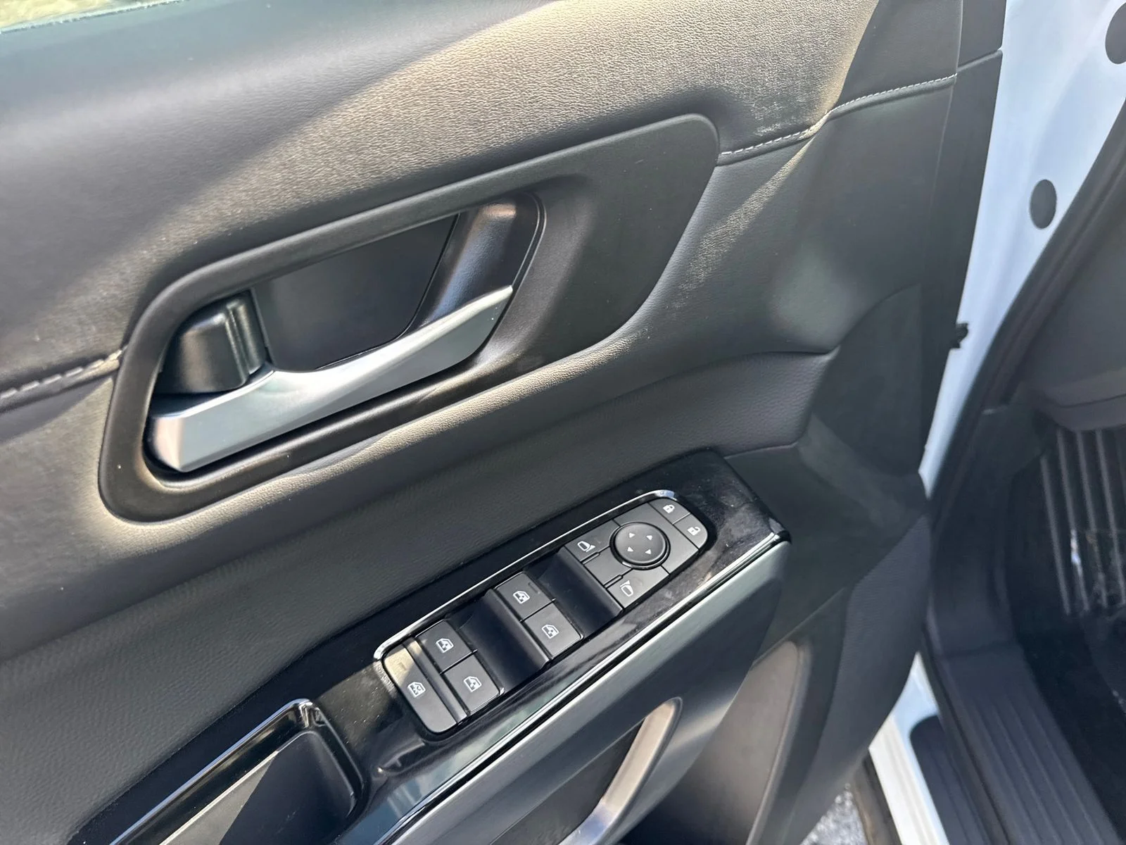 New 2026 Nissan Pathfinder SL 4D Sport Utility