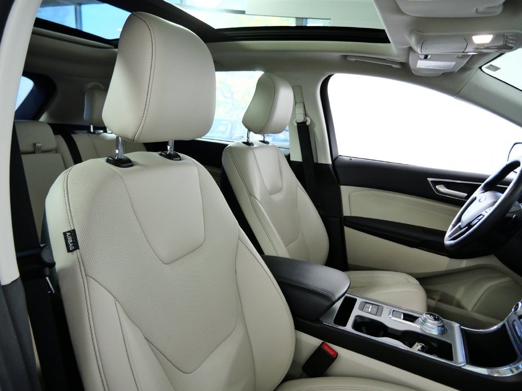 Used 2021 Silver Ford Titanium image 10