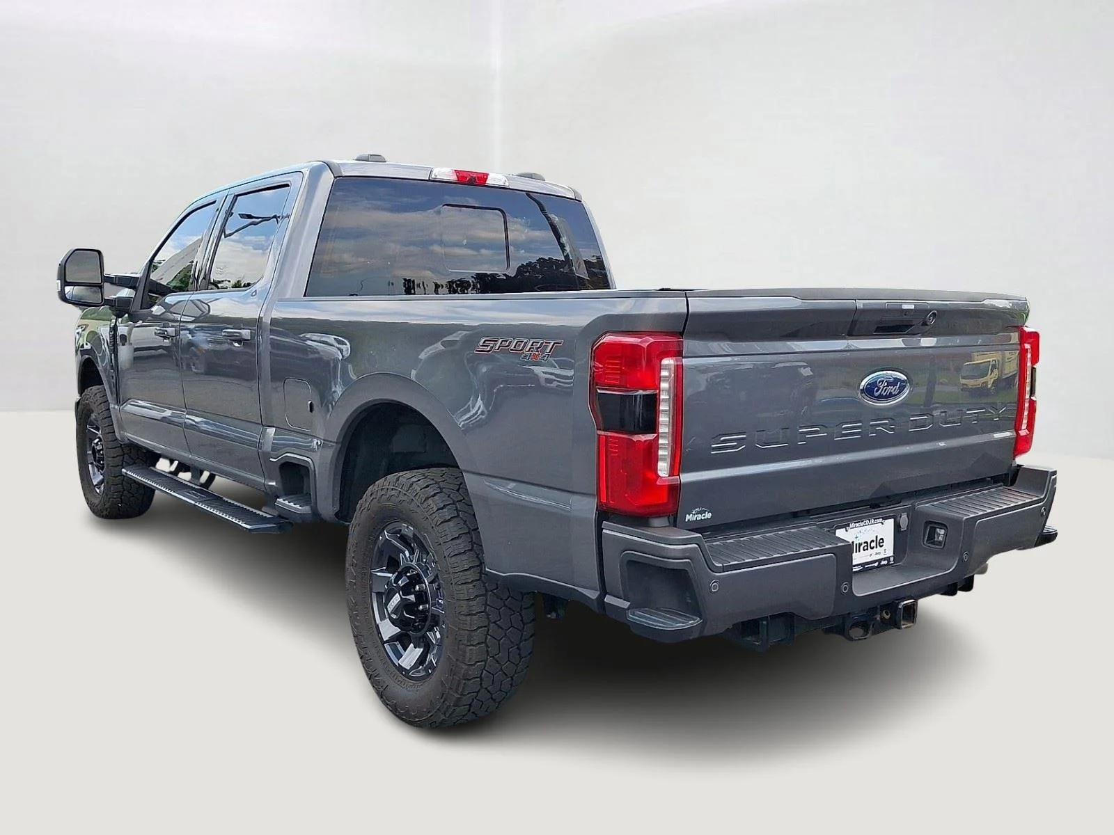 Used 2024 Carbonized Gray Metallic Ford LARIAT image 4