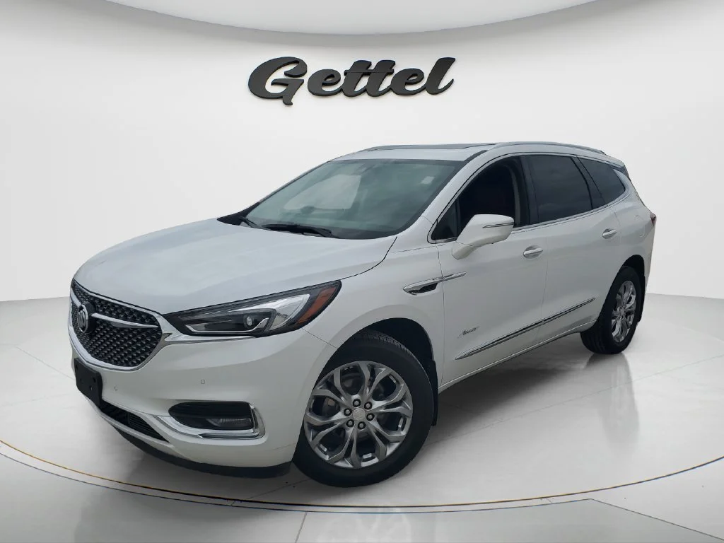Used 2020 WHITE FROST TRICOAT Buick Avenir image 1