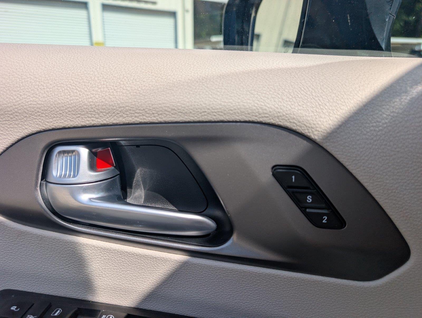 Used 2024 Bright White Clearcoat Chrysler Touring L image 28