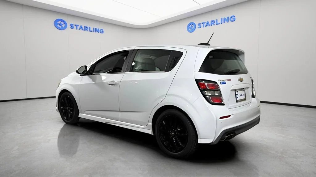 Used 2017 SUMMIT WHITE Chevrolet Premier image 5