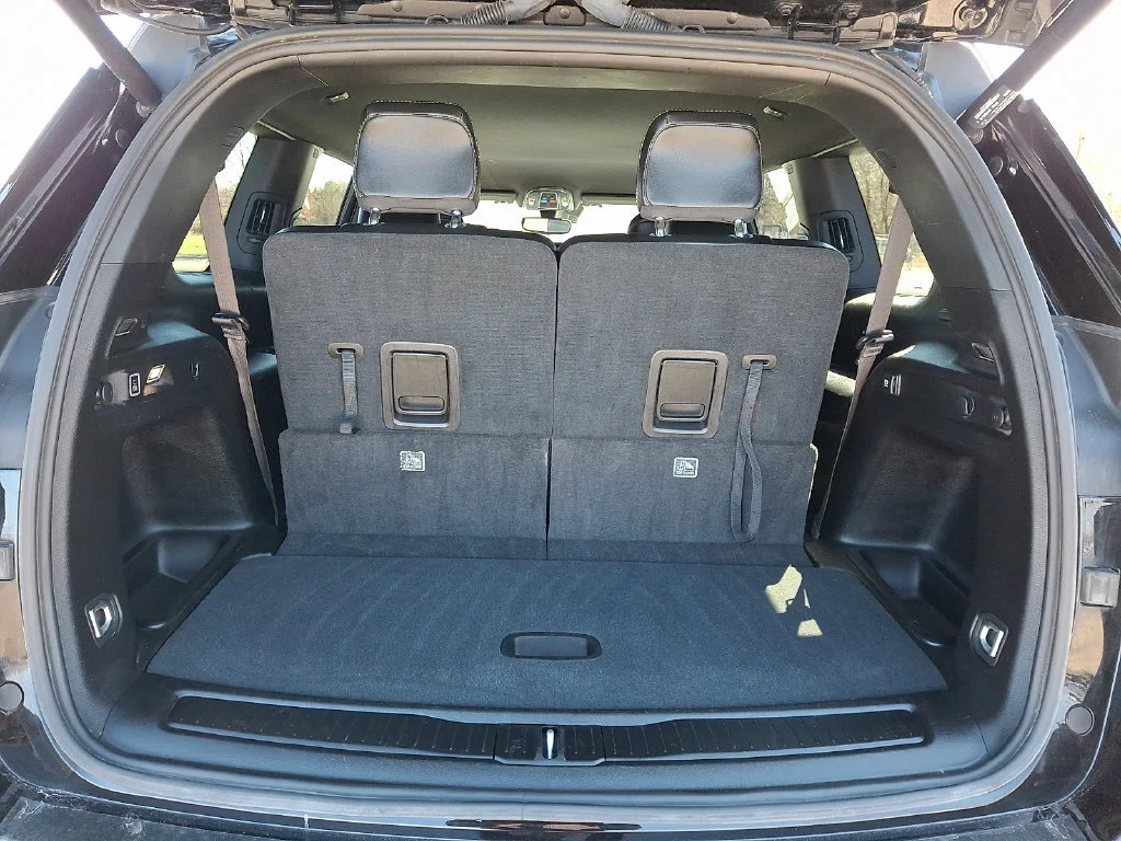 Used 2024 Diamond Black Crystal Pearlcoat Jeep Altitude image 31