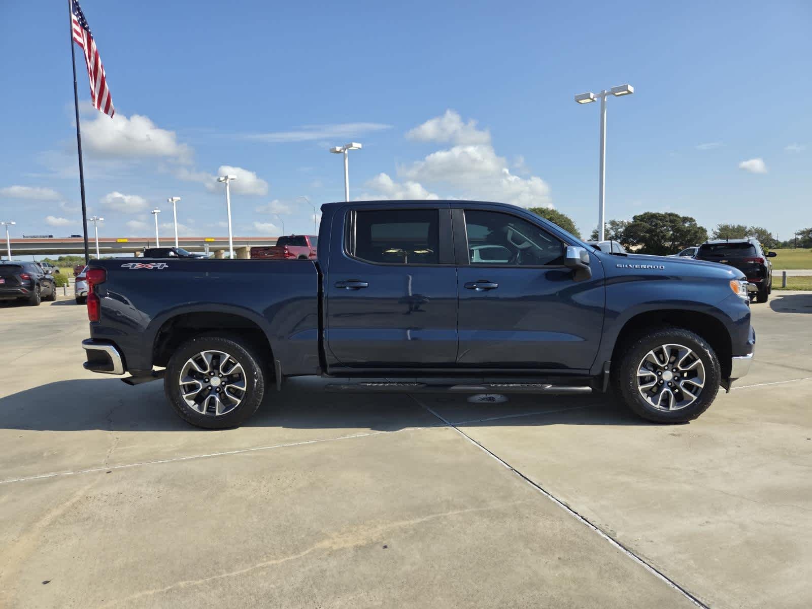 Used 2022 Northsky Blue Metallic Chevrolet LT image 6