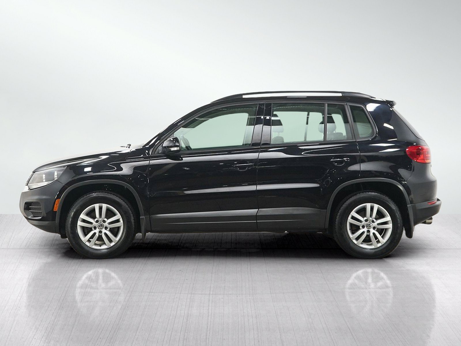 Used 2017 Volkswagen Tiguan S with VIN WVGBV7AX3HK029258 for sale in Burnsville, Minnesota