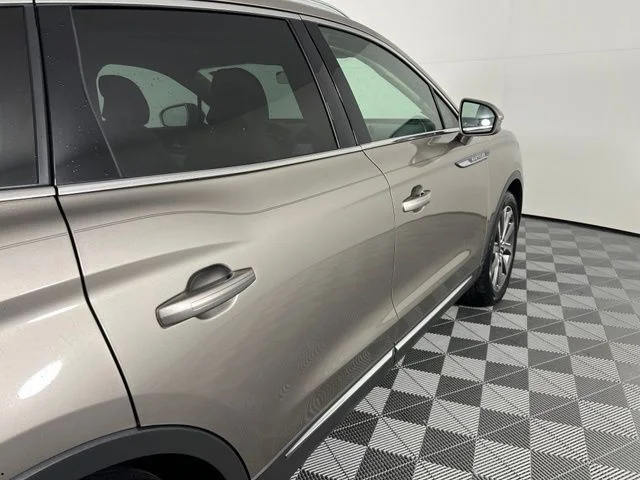 Used 2019 Brown Lincoln Select image 9