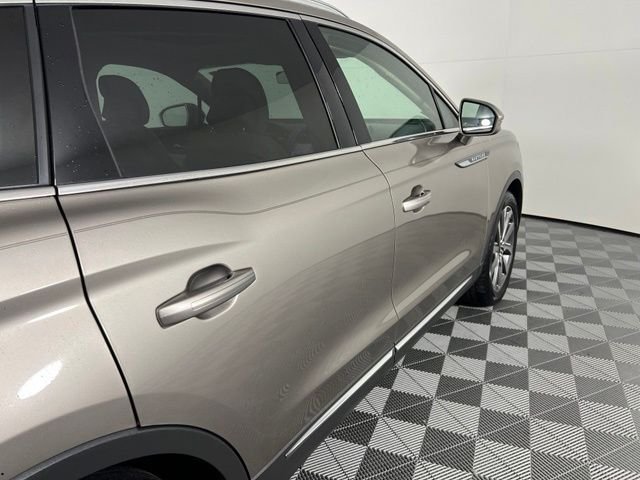 Used 2019 Brown Lincoln Select image 9