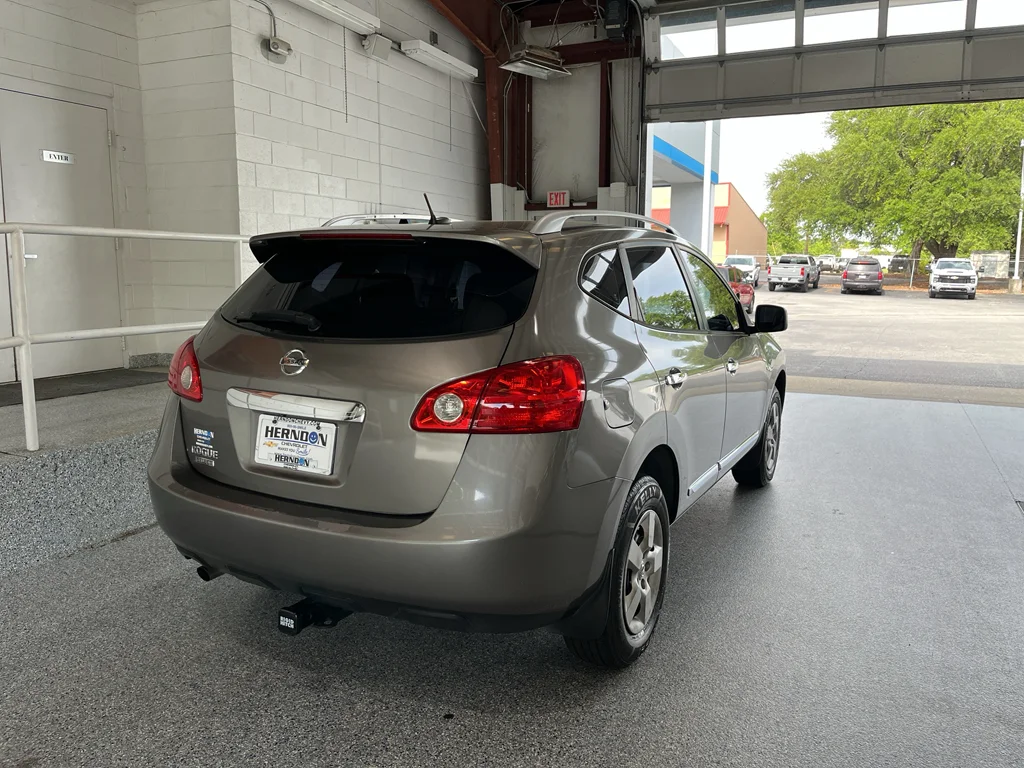 Used 2014  Nissan S image 9