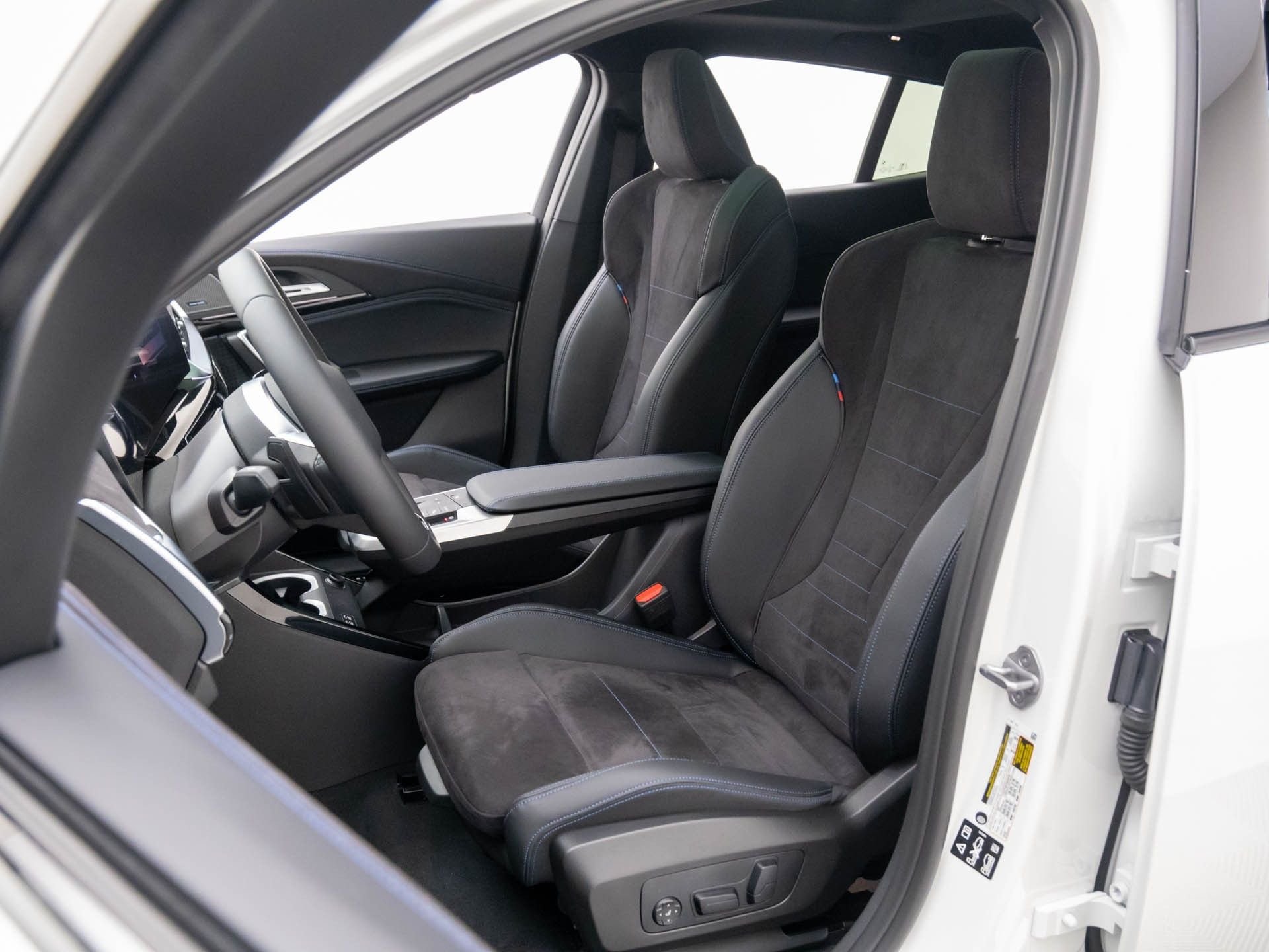 New 2026 Alpine White BMW xDrive28i image 15
