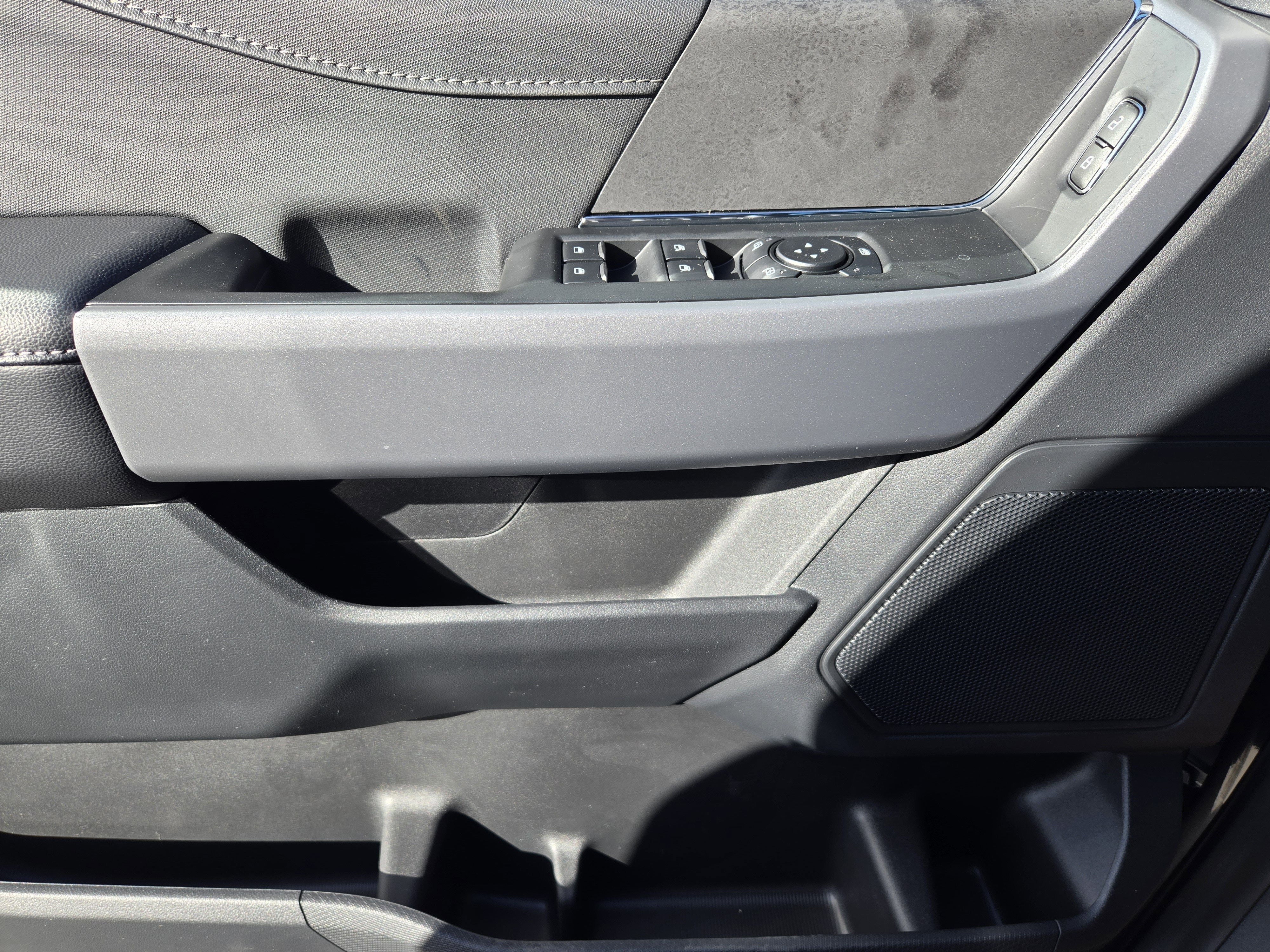 New 2026 Carbonized Gray Metallic Ford XLT image 15