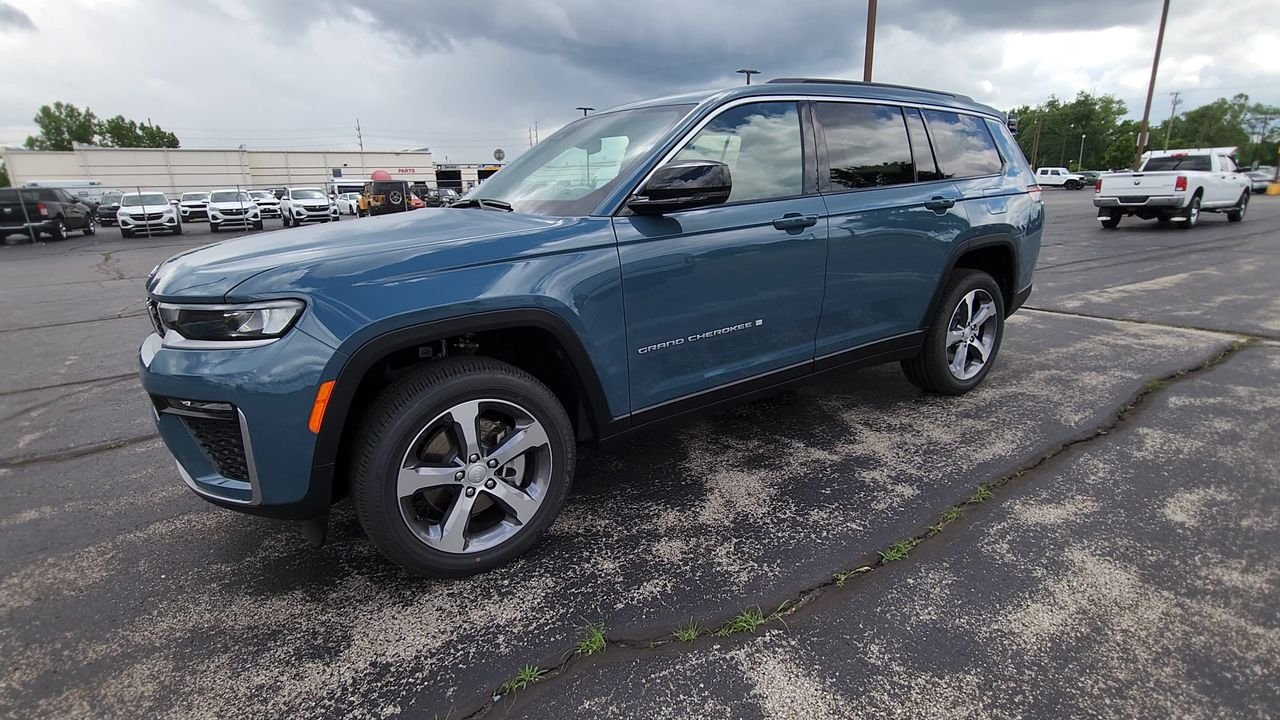 New 2026 Steel Blue Exterior Paint Jeep Limited image 4