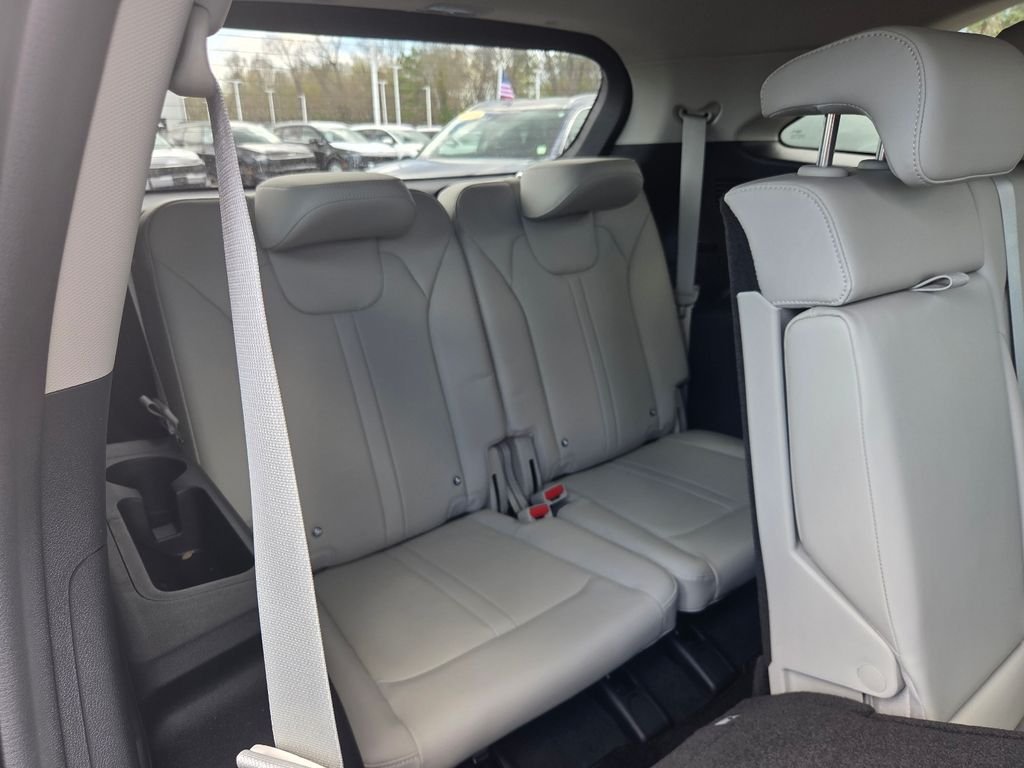 Used 2025 Black Kia S image 31
