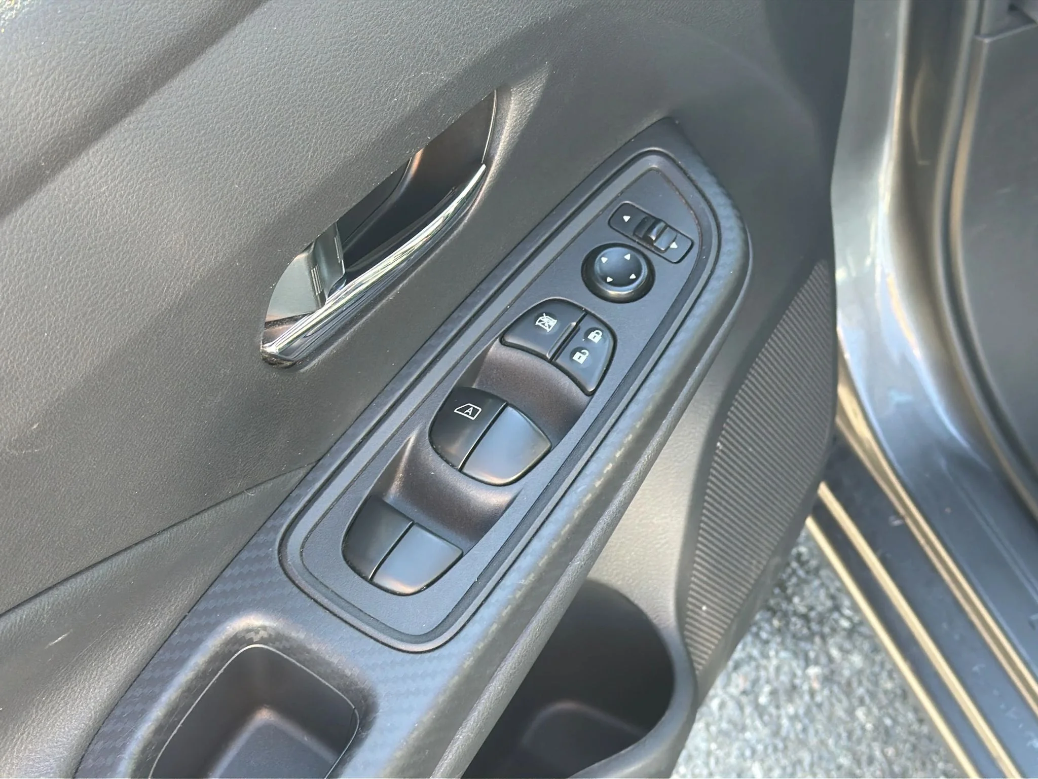 2025 Nissan Versa Sedan SV - Photo 11