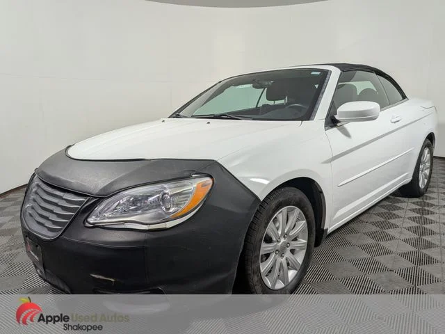Used 2012 White Chrysler Touring image 3
