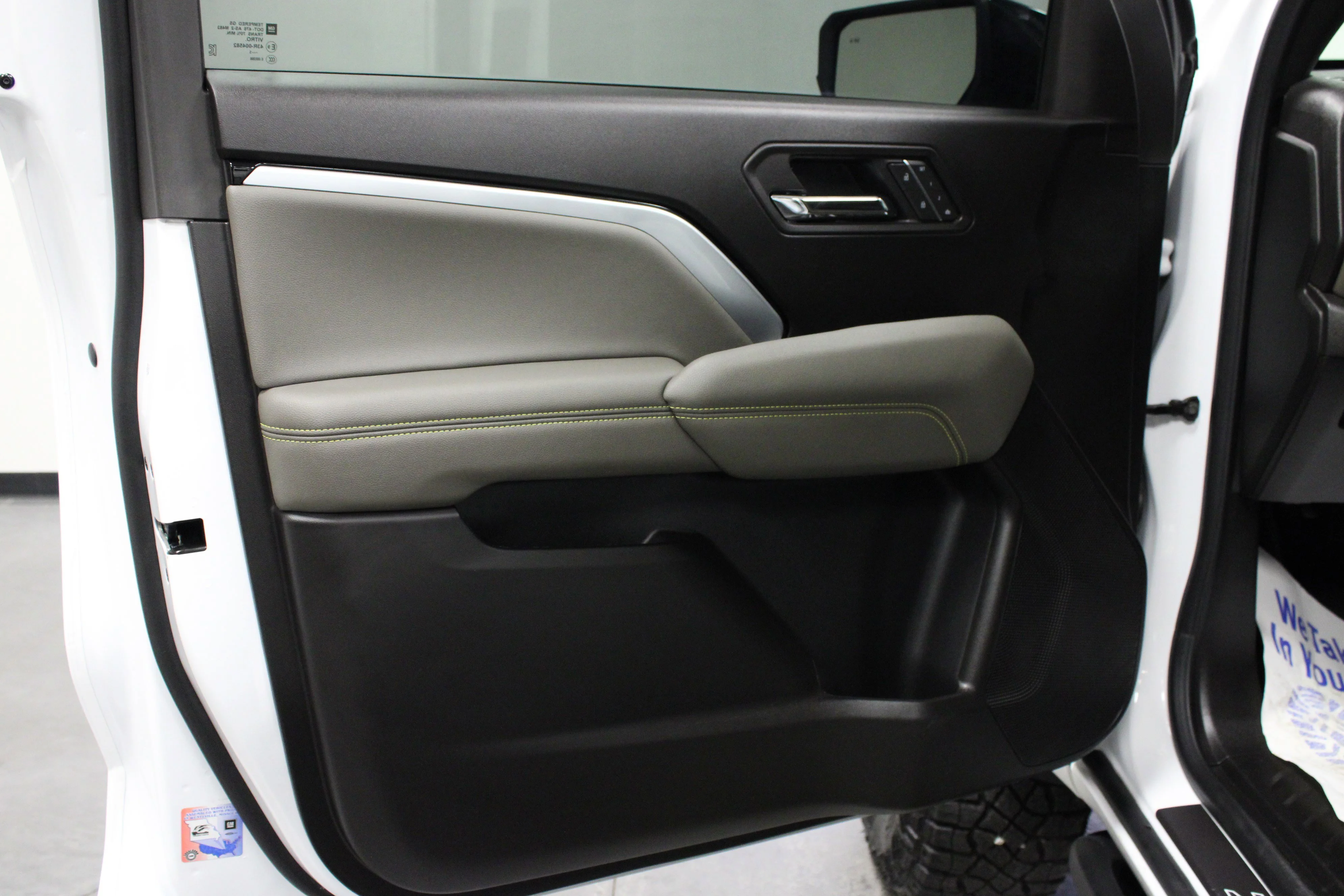 Used 2025 Summit White Chevrolet ZR2 image 11