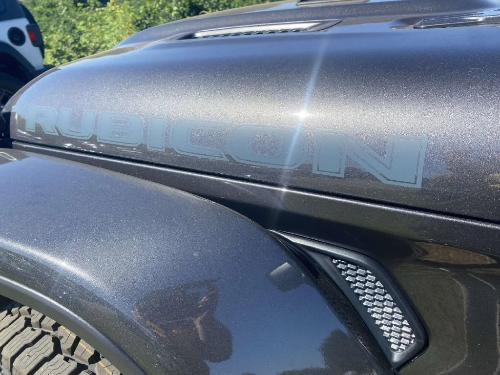 New 2026 Granite Crystal Metallic Clear-Coat Exterior Paint Jeep Rubicon image 30
