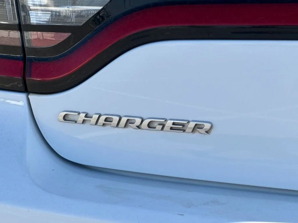 Used 2022 White Dodge SXT RWD image 31