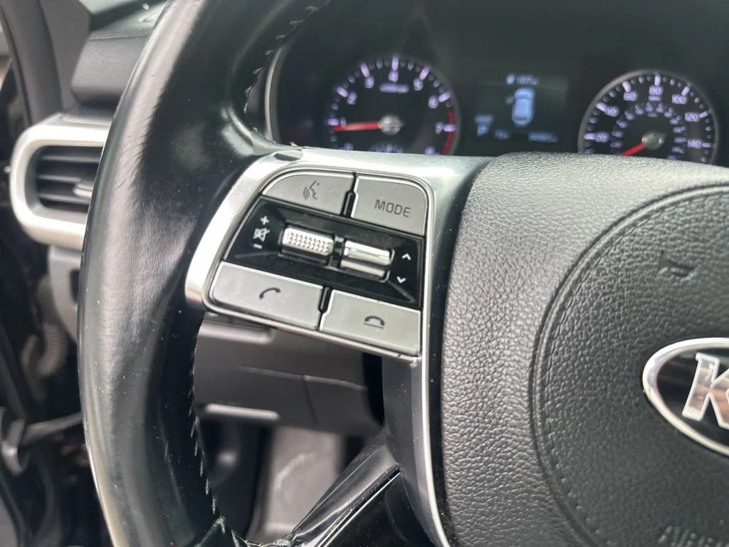 Used 2020 Black Kia S image 14