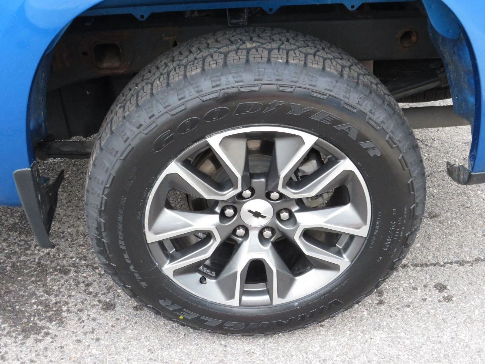 Used 2023 GLACIER BLUE METALLIC Chevrolet RST image 18
