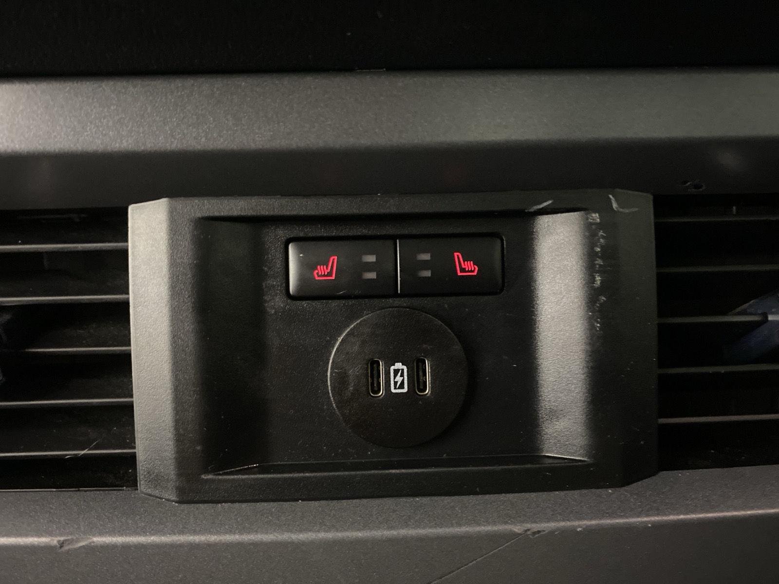 Used 2024  Ford LARIAT image 31