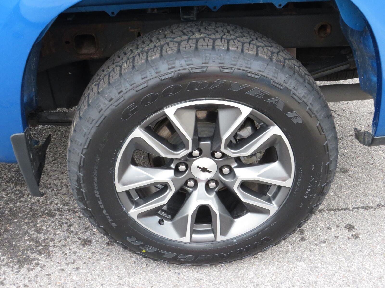 Used 2023 Glacier Blue Metallic Chevrolet RST image 18