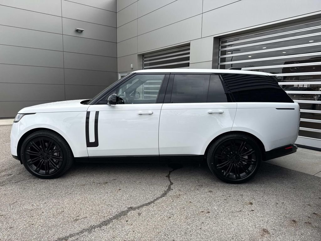New 2026 Fuji White Land Rover SE image 4