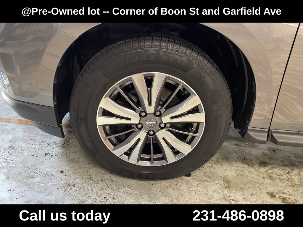 Used 2020 Gray Nissan SL image 11