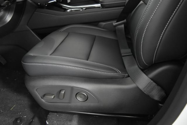 2027 Chevrolet Traverse LT - Photo 32