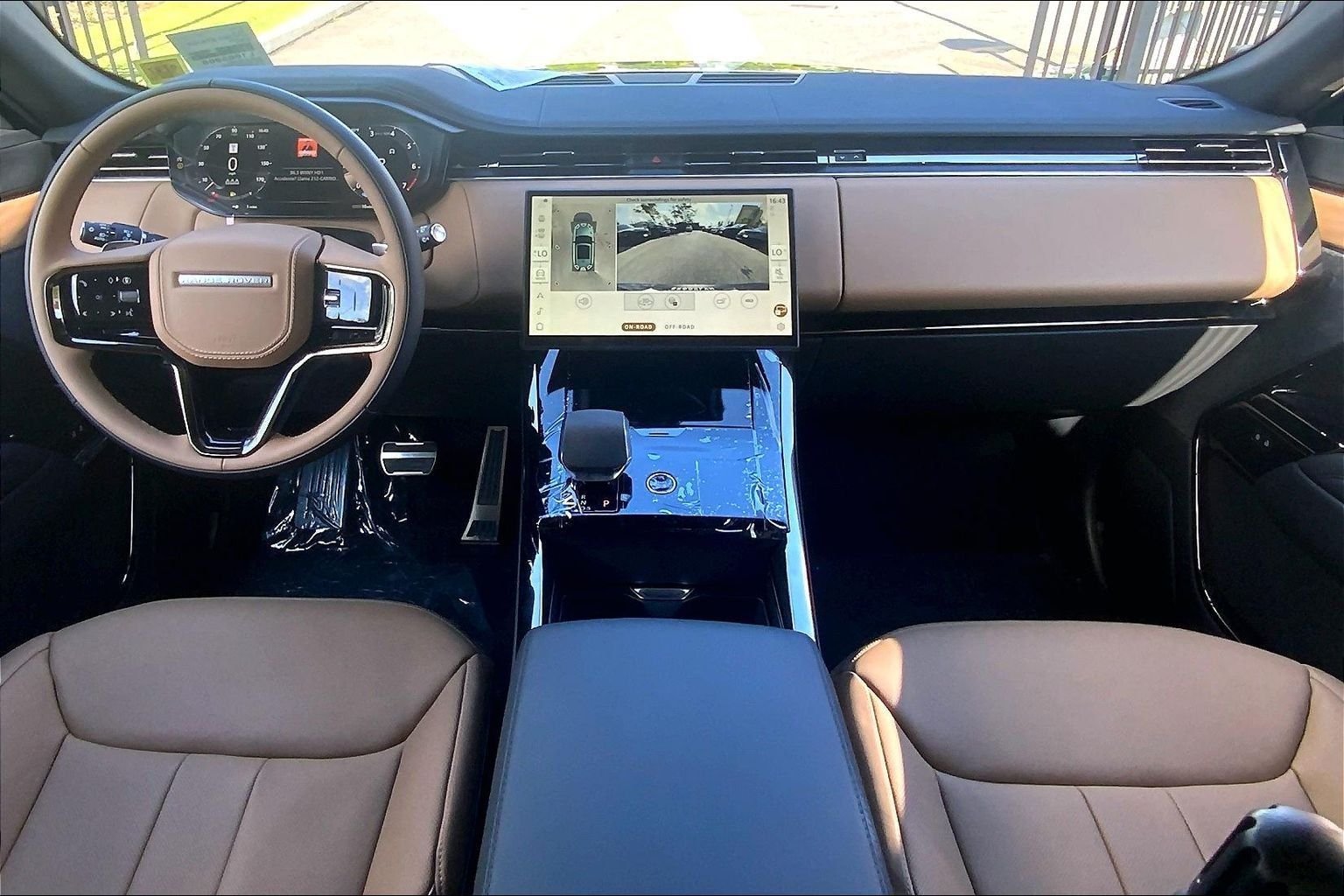 New 2026 Charente Grey Land Rover Dynamic SE image 5