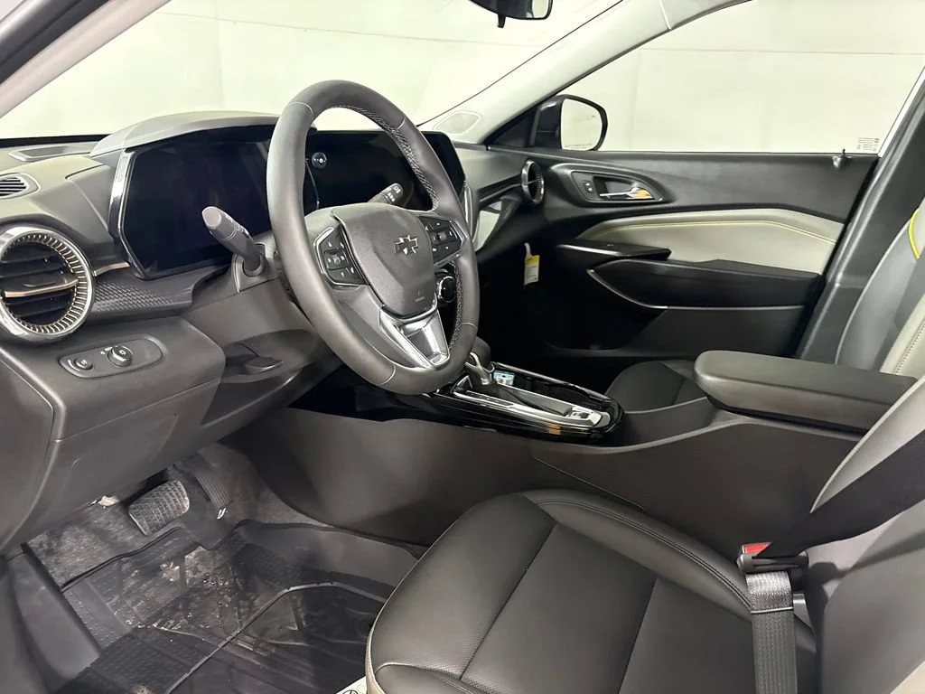 New 2026 Summit White Chevrolet ACTIV image 25