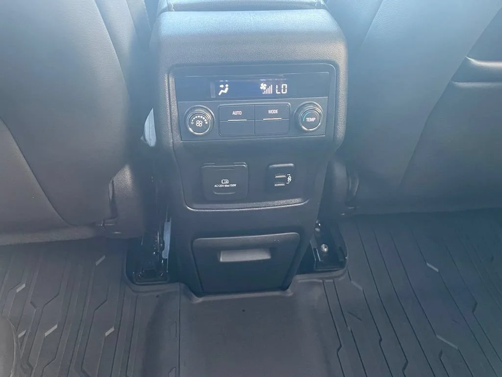 Used 2017 SUMMIT WHITE GMC SLT image 24