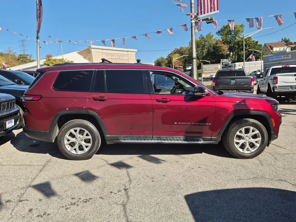 Used 2023 Red Jeep Limited image 4