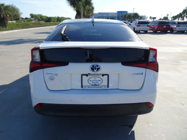 Used 2020 Super White Toyota LE image 5