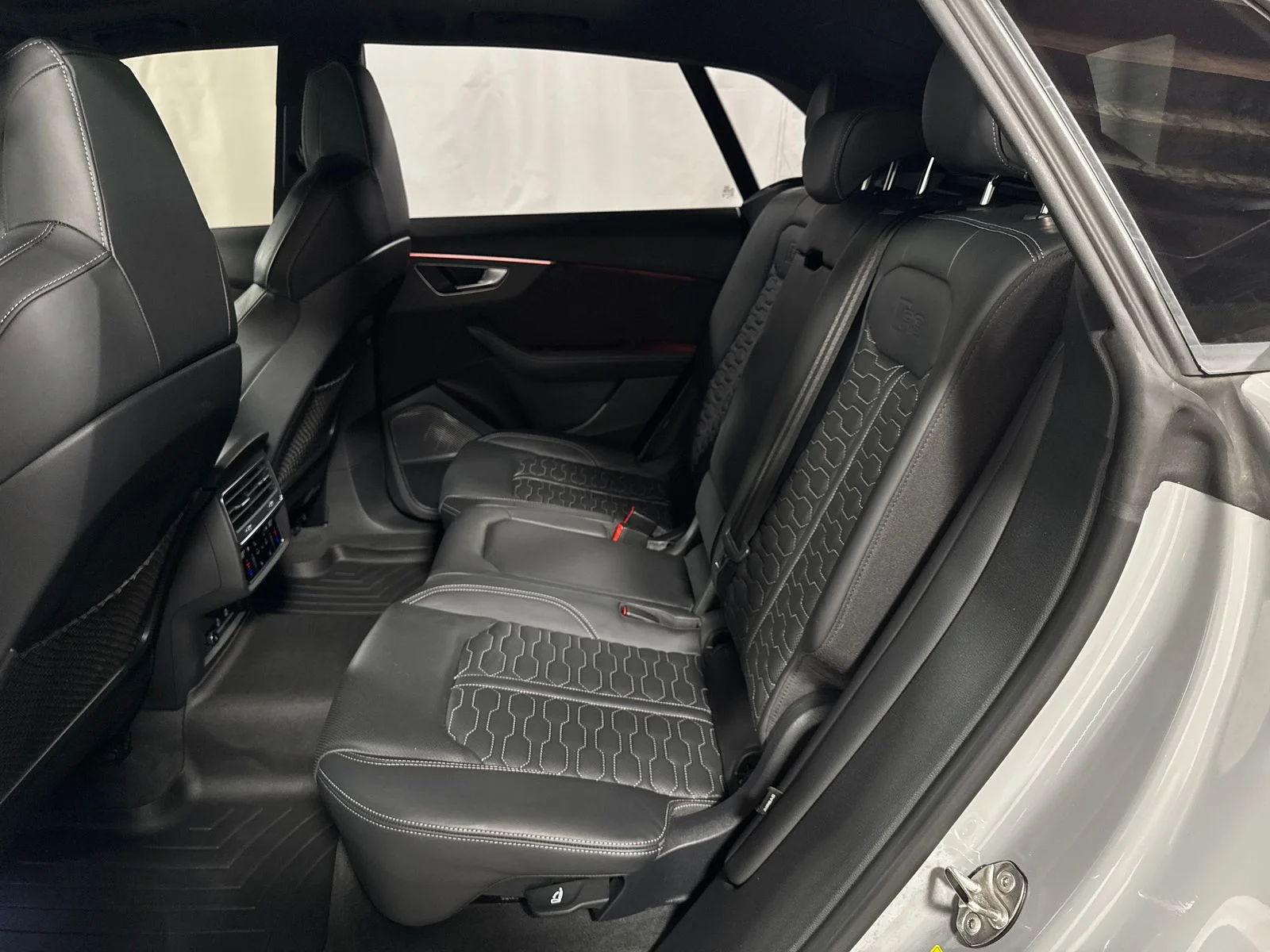 Used 2022  Audi 4.0T quattro image 5