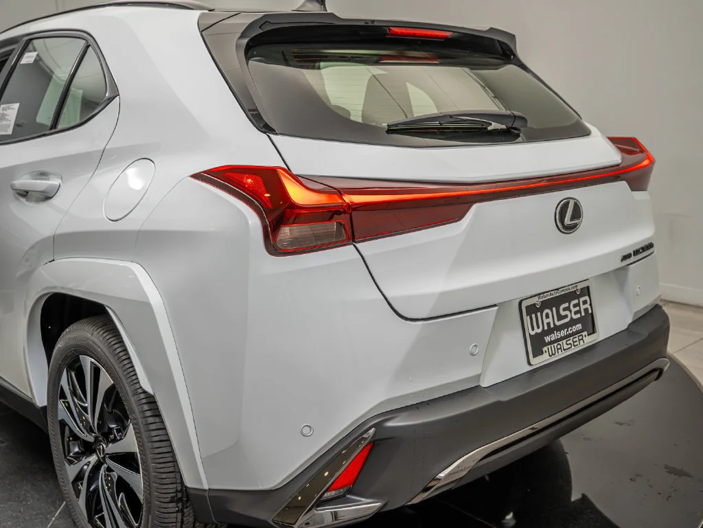 New 2026 Ultra White with Obsidian roof Lexus F SPORT DESIGN AWD image 18