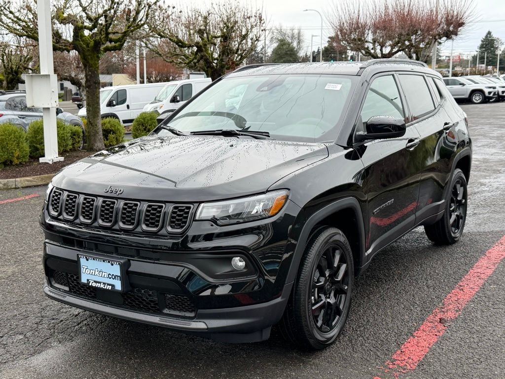 New 2026 Diamond Black Crystal Pearl-Coat Exterior Paint Jeep Latitude image 4