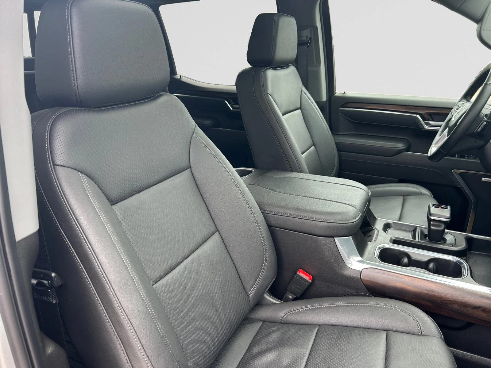 Used 2025 Gray GMC SLT Crew 6.2L Leather Sunroof Nav 4x4 image 12