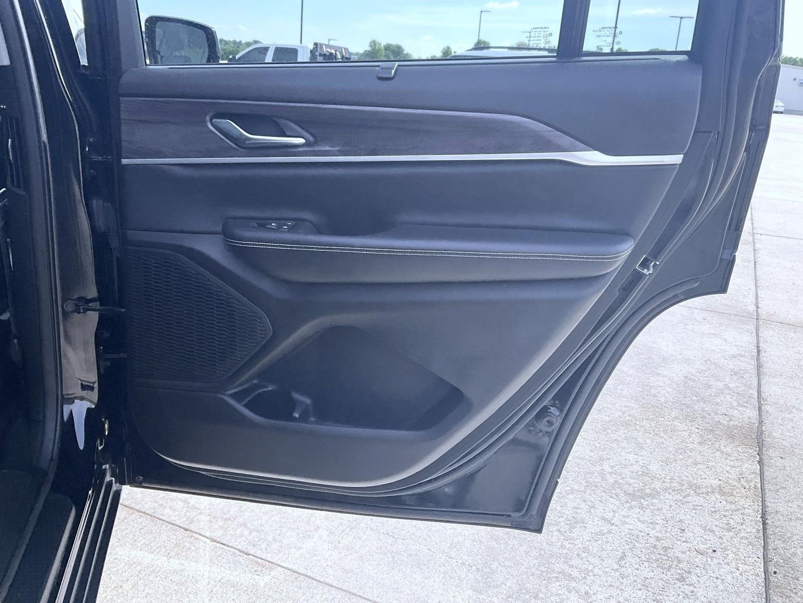 Used 2023 Black Jeep Limited image 23