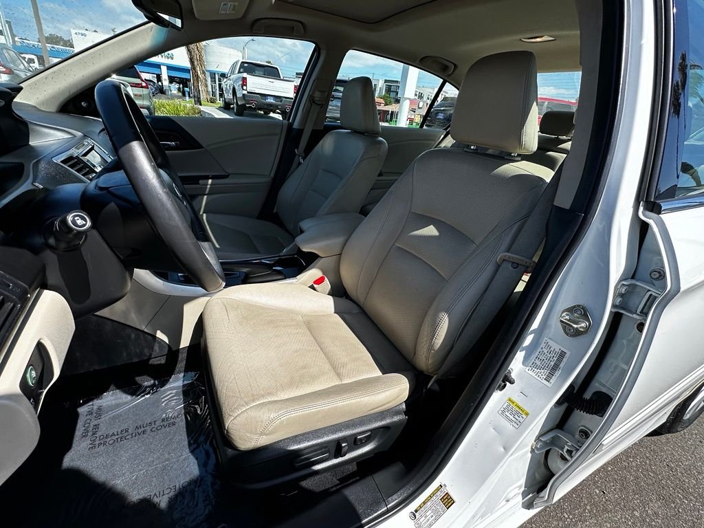 Used 2015  Honda Touring image 19