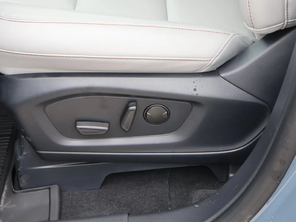 New 2026 Vapor Blue Metallic Ford Active image 24