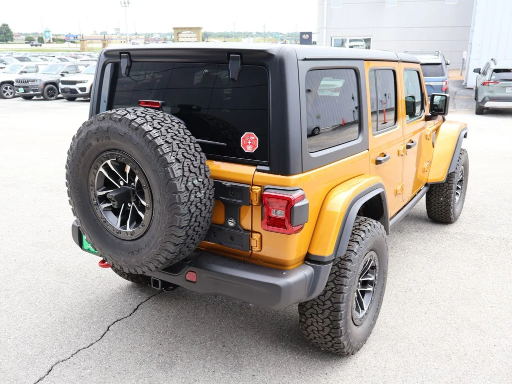 New 2026 Goldilocks Exterior Paint Jeep Rubicon image 5