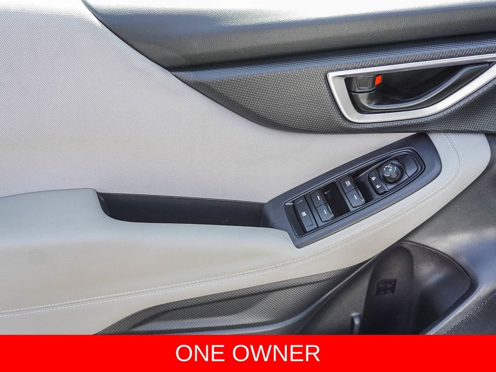 Used 2020 White Subaru Base image 18