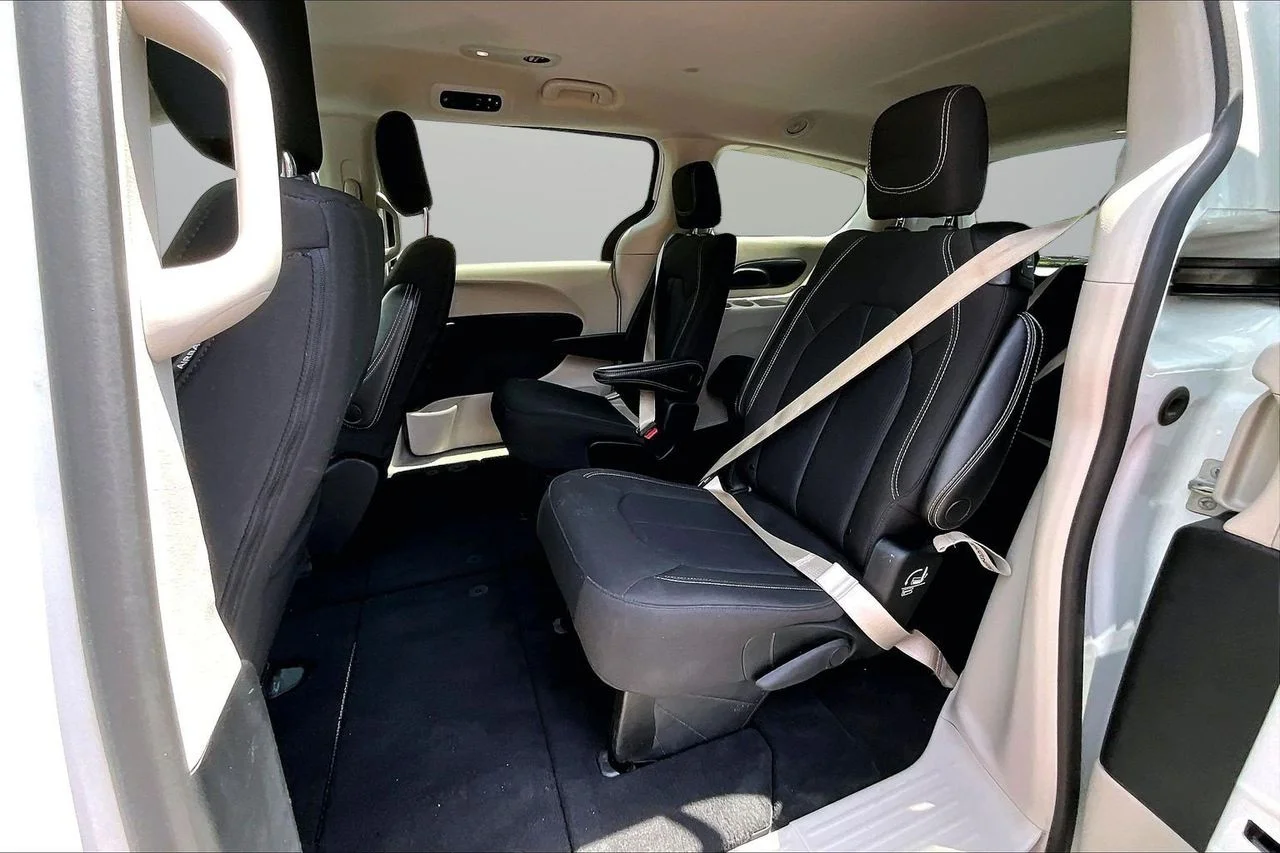 Used 2023 White Chrysler LX image 20